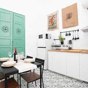 Petite California Dos De Mayo , Sevilla España